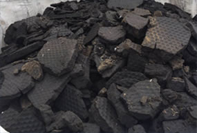 使用空心槳葉干燥機(jī)干燥污泥(前) 使用空心槳葉干燥機(jī)干燥污泥(前)